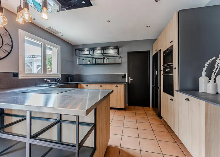 Дом отдыха La Boheme Du - Maison Climatisee Avec Piscine *